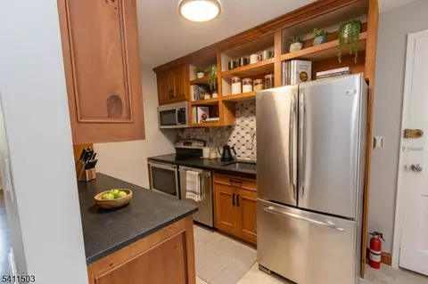 Kitchen - 72 Troy Dr # D, Springfield, NJ 07081 photo 5 of 6