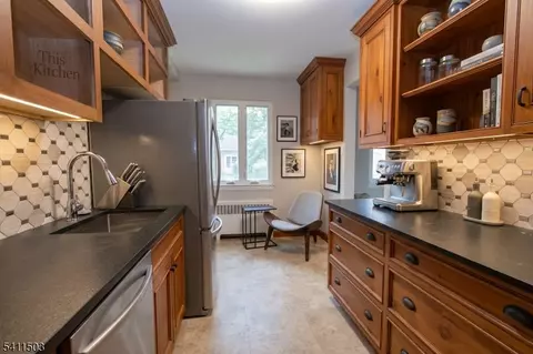 Kitchen - 72 Troy Dr # D, Springfield, NJ 07081 photo 3 of 6