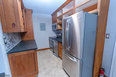 Kitchen - 72 Troy Dr # D, Springfield, NJ 07081 photo 4 of 6
