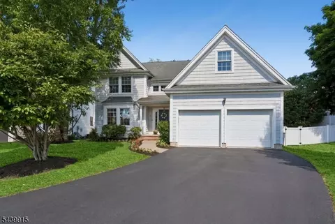 7 Holly Ct, Bloomfield, NJ 07003