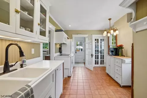 Entry Way - 48 Mountain Ave, Mendham, NJ 07945 photo 4 of 8