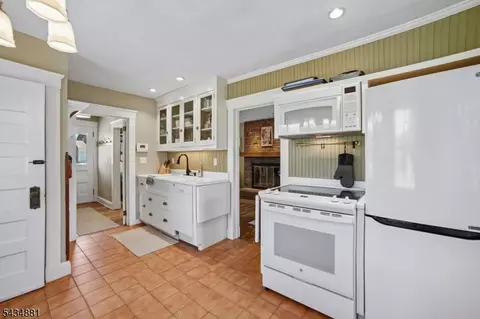 Entry Way - 48 Mountain Ave, Mendham, NJ 07945 photo 5 of 8