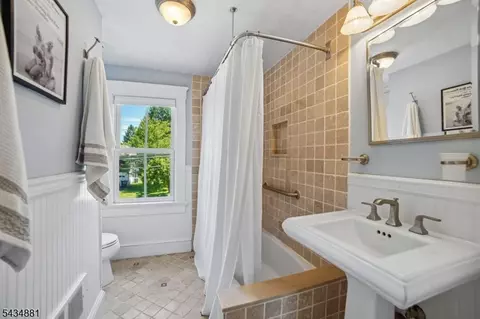 Bath - 48 Mountain Ave, Mendham, NJ 07945 photo 1 of 1