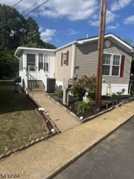 65 Locust Grv, Hazlet, NJ 07730
