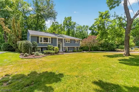 5 Drexel Ct, Boonton, NJ 07005