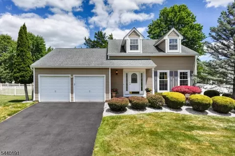 4 Dakota Trl, Somerville, NJ 08876