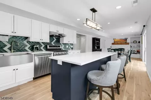 23 Wayne Ter, Basking Ridge, NJ 07920