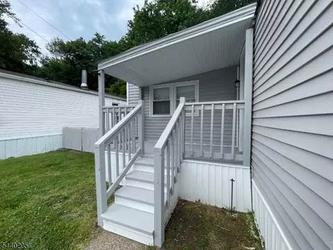 Exterior - 7 5th St, Wayne, NJ 07470 photo 1 of 3