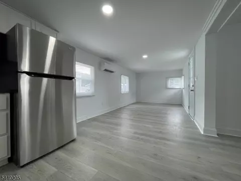Living - 7 5th St, Wayne, NJ 07470 photo 1 of 3