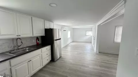 Entry Way - 7 5th St, Wayne, NJ 07470 photo 4 of 4
