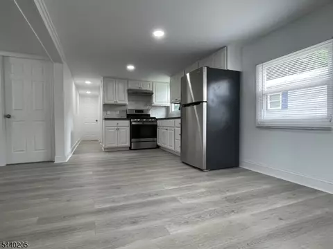 Entry Way - 7 5th St, Wayne, NJ 07470 photo 1 of 4