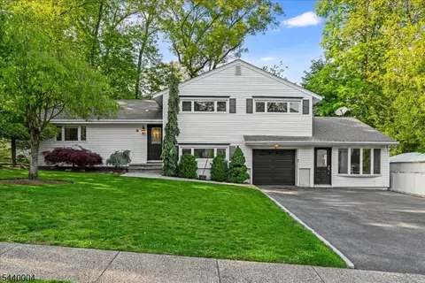 9 Linden Ln, Wayne, NJ 07470