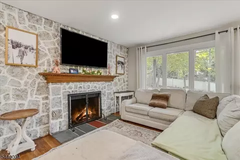 Living - 9 Linden Ln, Wayne, NJ 07470 photo 1 of 5