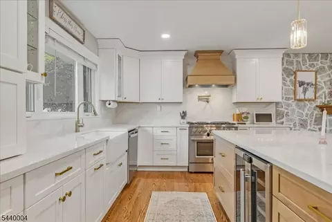 Kitchen - 9 Linden Ln, Wayne, NJ 07470 photo 3 of 6