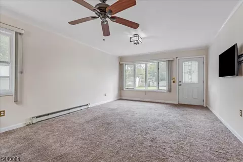 Living - 9 Linden Ln, Wayne, NJ 07470 photo 3 of 5