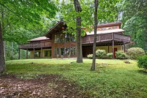 37 Heather Ln, Sparta, NJ 07871