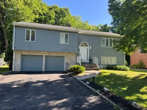 23 Ashwood Dr, Livingston, NJ 07039
