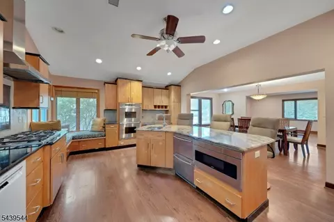 8 Marlo Rd, Livingston, NJ 07039