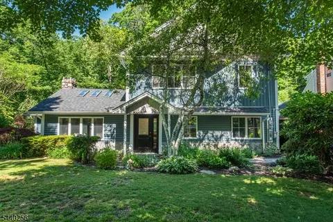 40 Hancock Dr, West Milford, NJ 07480