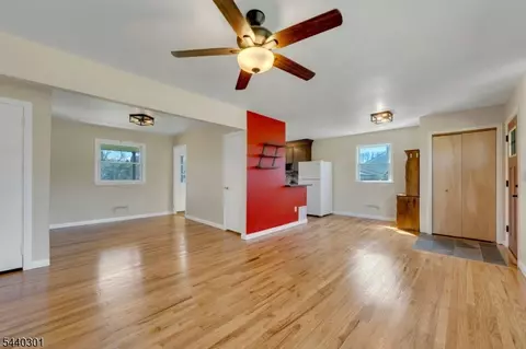 Living - 20 Kievit Rd, Wayne, NJ 07470 photo 7 of 9