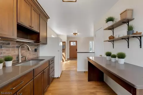 Entry Way - 20 Kievit Rd, Wayne, NJ 07470 photo 2 of 3