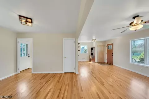 Living - 20 Kievit Rd, Wayne, NJ 07470 photo 8 of 9