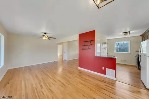 Living - 20 Kievit Rd, Wayne, NJ 07470 photo 2 of 9