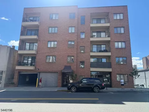 610 Anderson Ave #E, Cliffside Park, NJ 07010