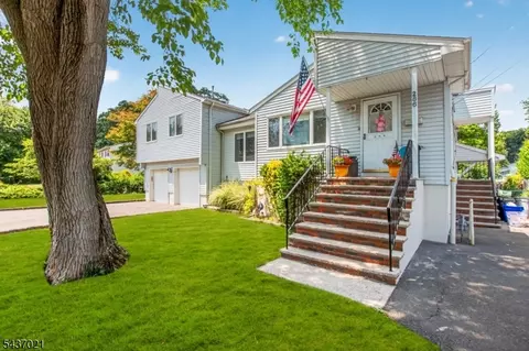 286 Atlantic Dr, Parsippany, NJ 07054