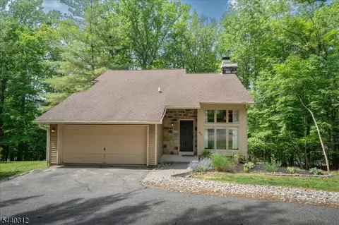 61 Sandpiper Dr, Hackettstown, NJ 07840