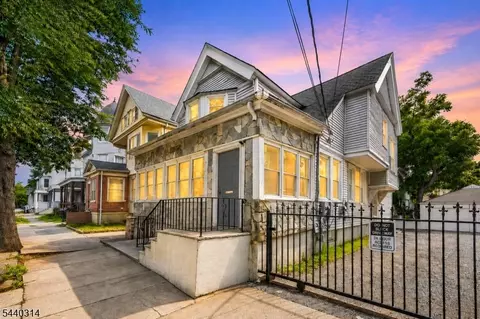 196 S 6th St, Newark, NJ 07103