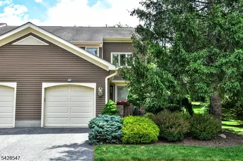 227 Westervelt Ln, Mahwah, NJ 07430