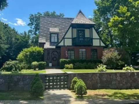 10 Cedar St, Basking Ridge, NJ 07920