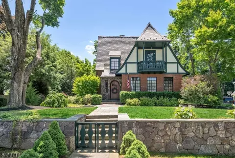 10 Cedar St, Basking Ridge, NJ 07920