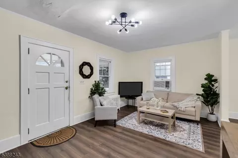 906 Dewitt St, Linden, NJ 07036