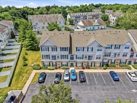 56 Limerick Ln, Phillipsburg, NJ 08865
