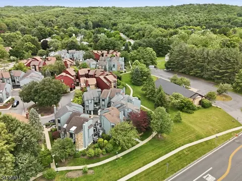 11 Trafalgar Ct, Hackettstown, NJ 07840