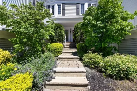 118 Terrace Dr, Chatham Twp, NJ 07928