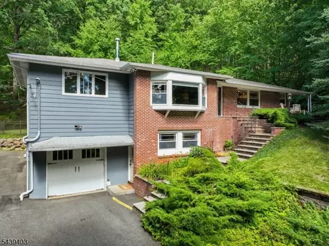 68 Kitchell Rd, Denville, NJ 07834