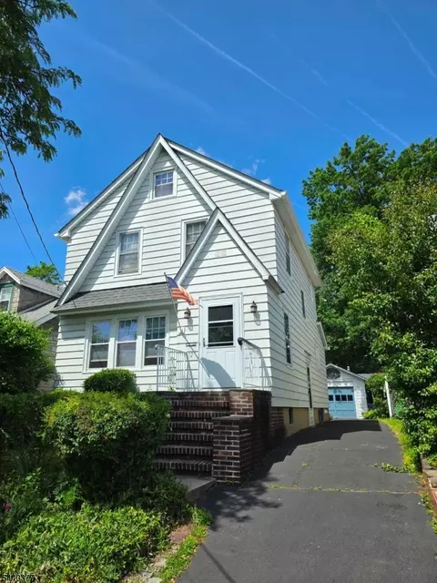 12 Brook Pl, Bloomfield, NJ 07003