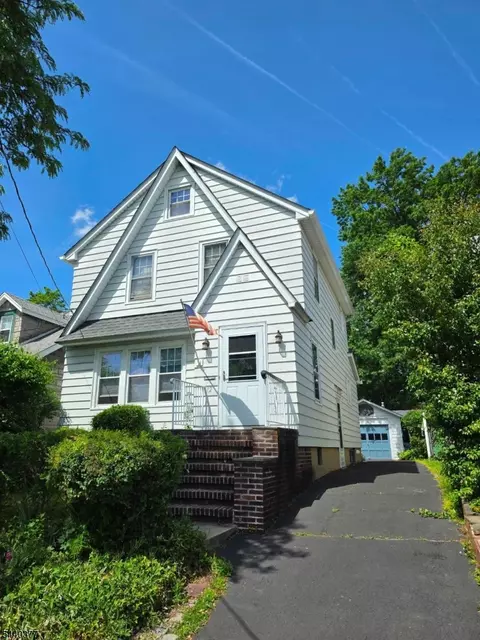 12 Brook Pl, Bloomfield, NJ 07003