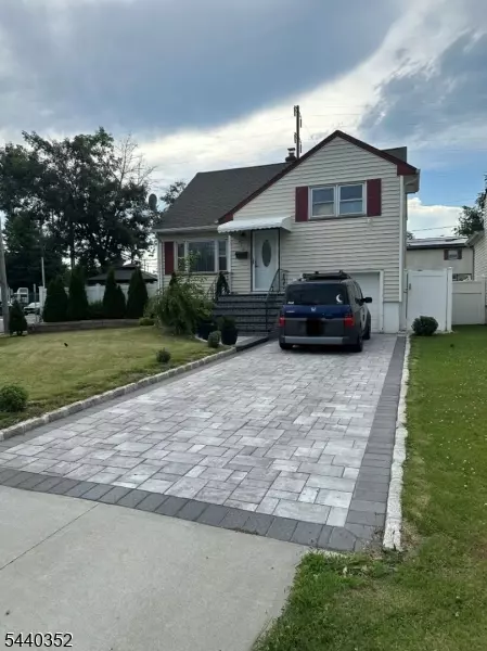 422 W Linden Ave, Linden, NJ 07036