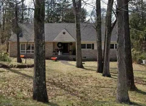 170 Anderson Rd, Watchung, NJ 07069