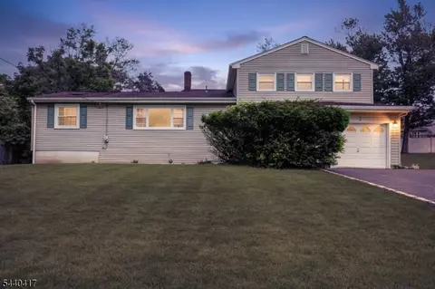 5 Cortland Dr, Somerset, NJ 08873