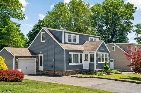 10 Dale Dr, Fairfield, NJ 07004