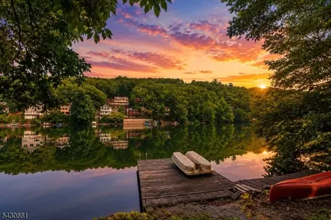 135 Skyline Lake Dr, Ringwood, NJ 07456