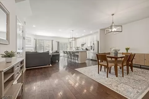 48 Albert Ct, Randolph, NJ 07869