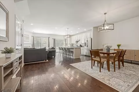 48 Albert Ct, Randolph, NJ 07869