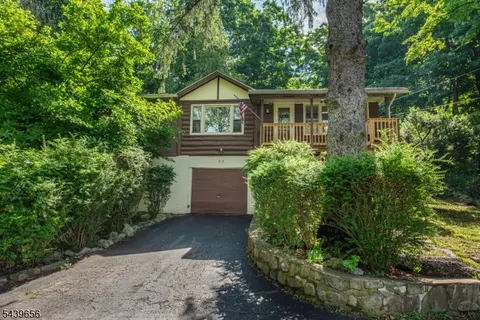 23 Lakeside Ave, Stockholm, NJ 07460