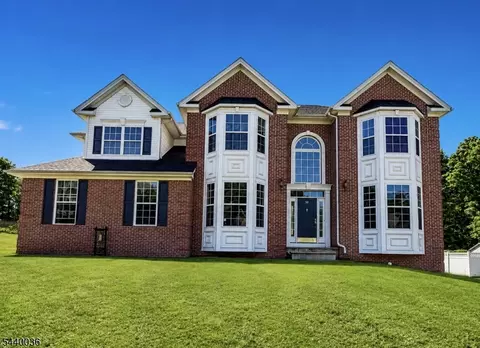 50 Saunders Ln, Hackettstown, NJ 07840